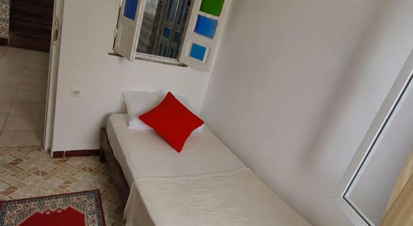 Image of Standard Single Room with Shared Bathroom 5