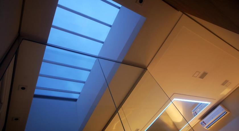 Image of Deluxe Suite with Spa Bath 4