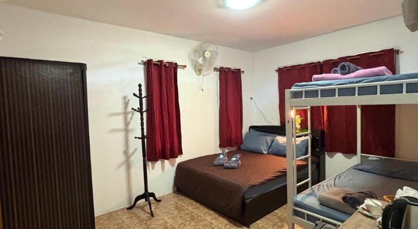 Image of Family Room 8