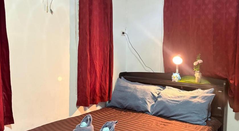 Image of Family Room 11
