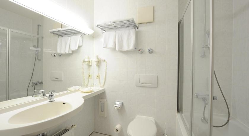 Hotel Poinger Hof photo
