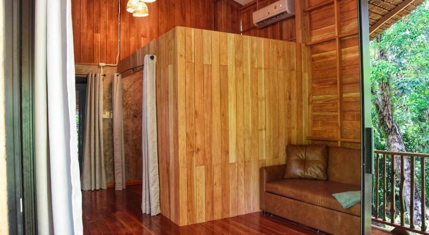 Image of Deluxe Family Room 13