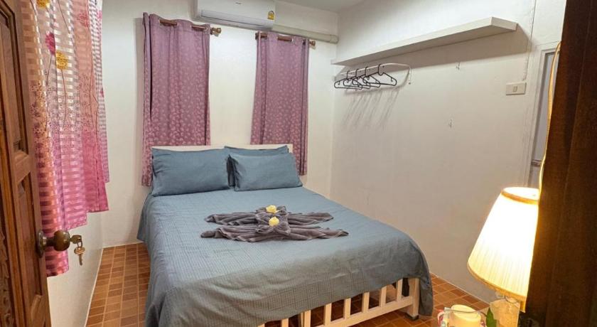 Image of Standard Double Room with Shared Bathroom 7