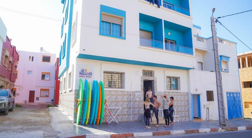 KAZA Wave Surf Camp