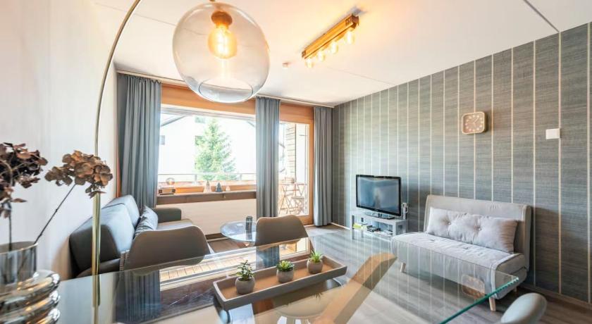 LAAX Central Holiday Apartment with Pool & Sauna