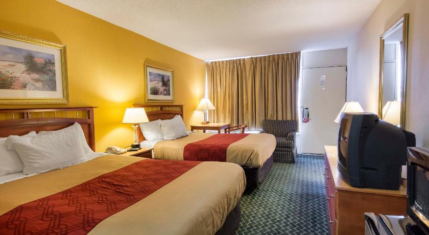 Econo Lodge Petersburg - Fort Lee photo