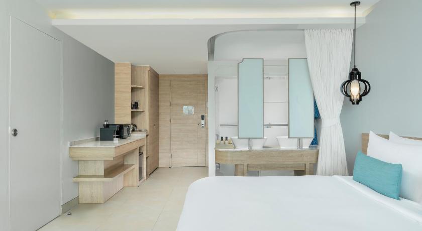 Image of Grand Deluxe Jacuzzi 6