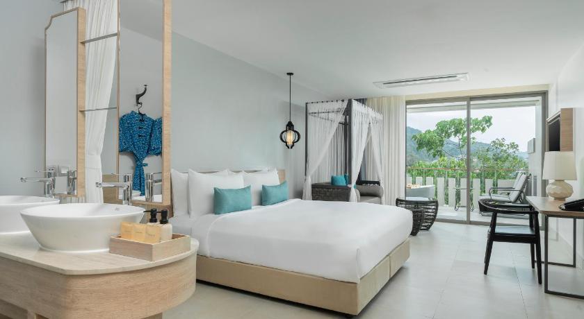 Image of Grand Deluxe Jacuzzi 3