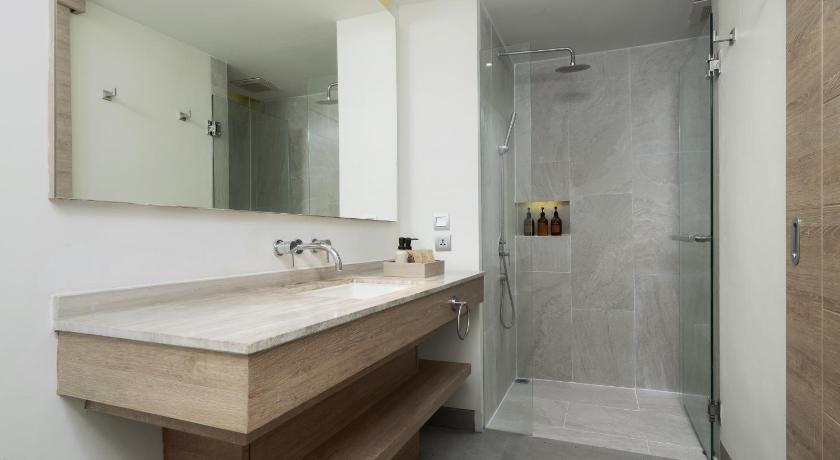 Image of One Bedroom Suite Pool Access 16