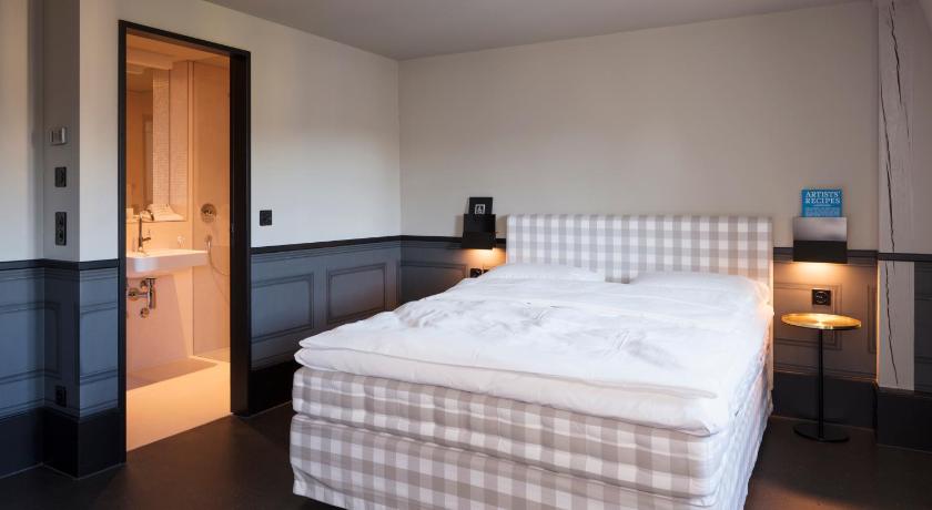Image of Large Double Room 15