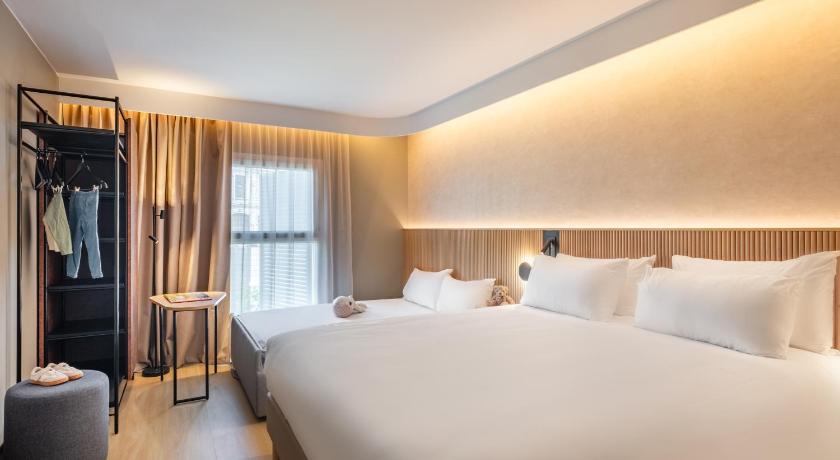 Image of Executive Double Room with Sofa Bed 1
