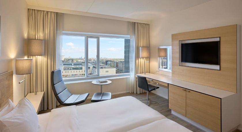 Image of 1 King Standard High Floor City View 1