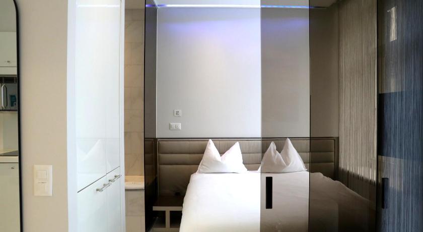 Image of Junior One-Bedroom Apartment 8