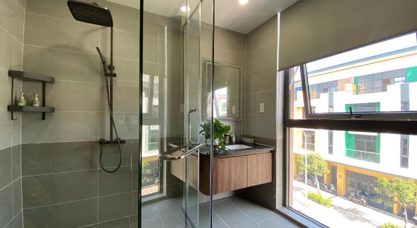 Suite Gia Đình Có Ban Công (Family Suite with Balcony)
