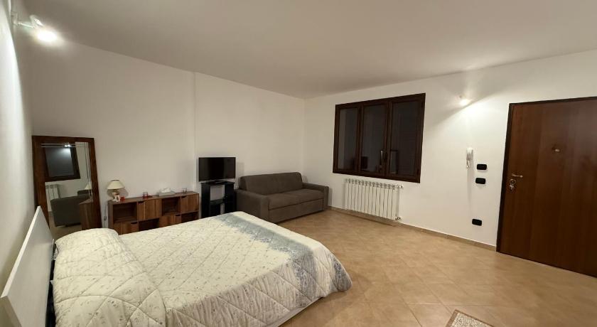 Poli rooms