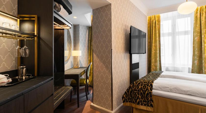 Image of Deluxe Double Room 0