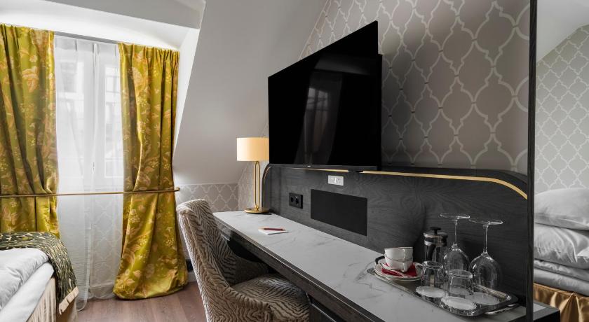 Image of Standard Queen Room 0
