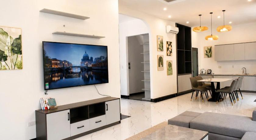 Biệt Thự Có Hồ Bơi Riêng (Villa with Private Pool)