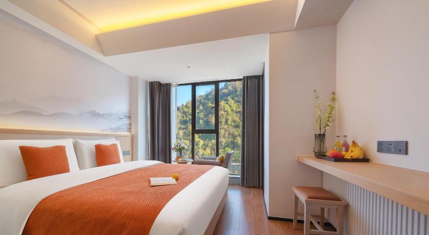 장자제 / 장가계 Zhangjiajie Utopia Hotel-New Hotel,English Speaking Host,Free Shuttle Service to East Gate of forest 호텔 스위트룸