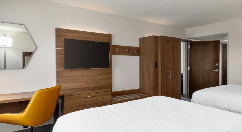 Afbeelding van 2 Queen Beds Suite Extra Floor Space 3