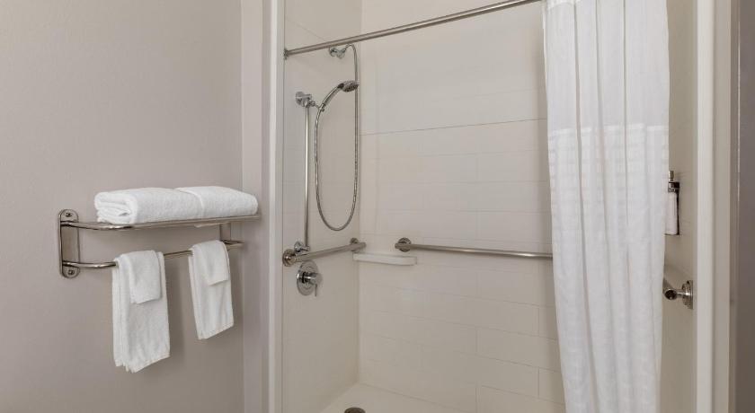 Afbeelding van 1 King Bed Standard Communication Mobility Accessible Bath tub 8