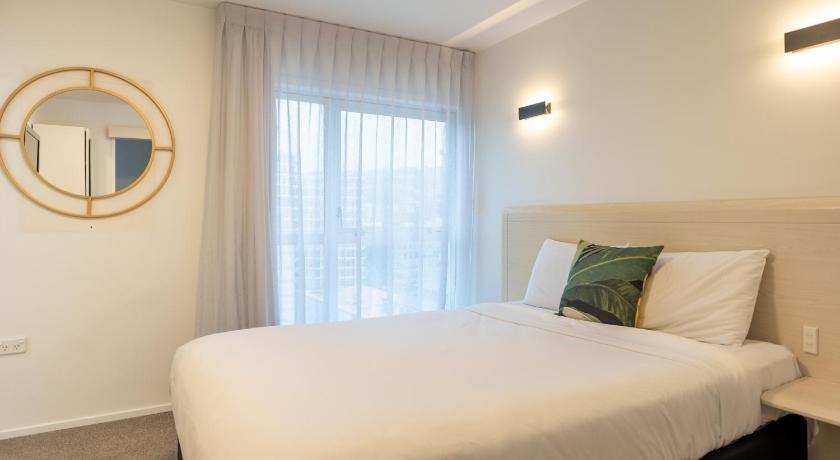 Image of Harbour view apartment with mini kitchen 0