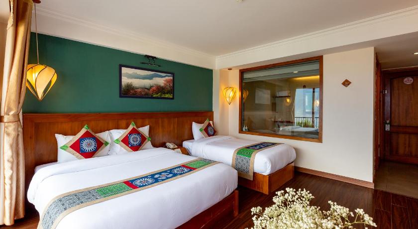 Image of Family Room with Mountain View 14