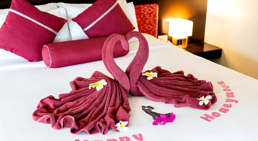 Image of Honeymoon Suite 17