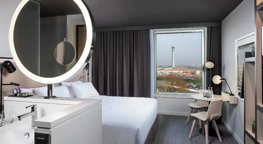 Image of The Innside Room - Skyline view 7