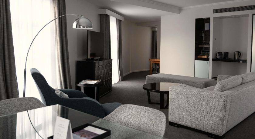 Image of Prestige King Suite with View 4