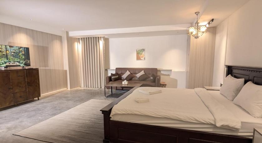 Central Stay - image 2