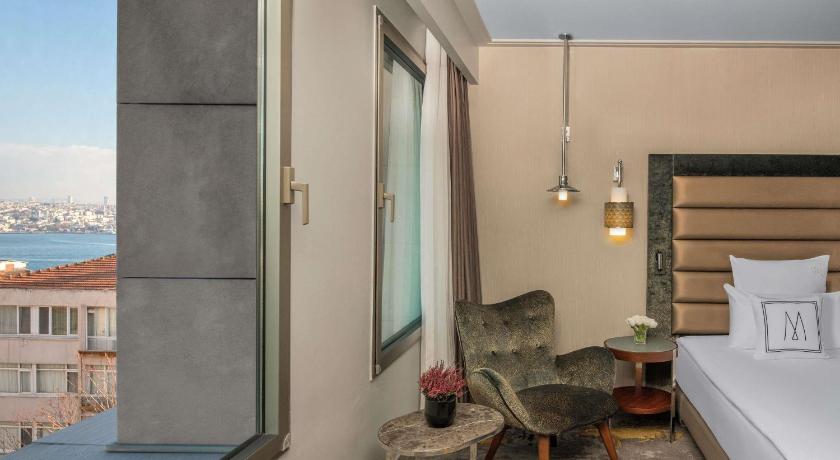Image of Deluxe Room With City View And 2 Single Beds 3
