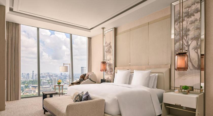 Image of Presidential Suite Dual View 1