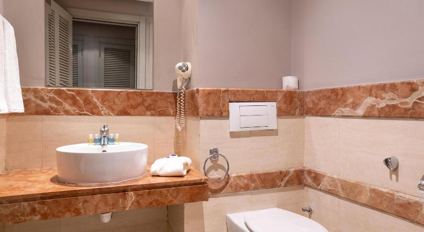 Image of Standard Twin Room (2 Adults) 2