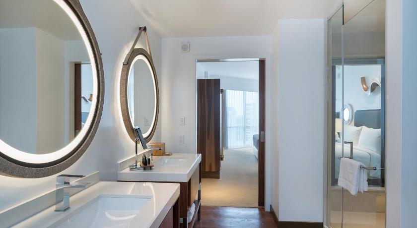 Image of 2 Queen Beds With Ocean View 2