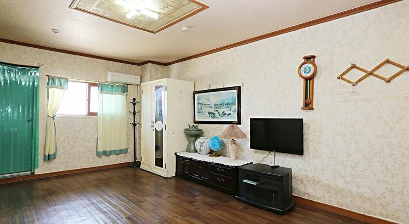 Imatge de Family Room 1
