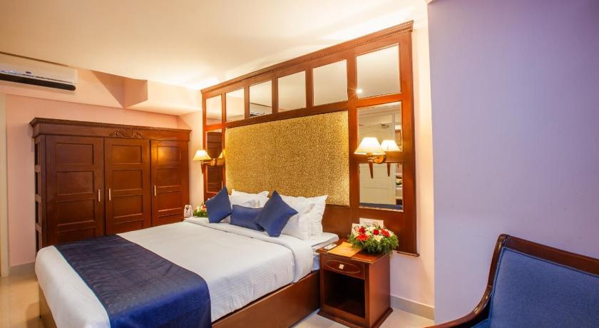 Holiday Hotel Cherai - image 10