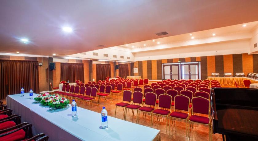Holiday Hotel Cherai - image 12