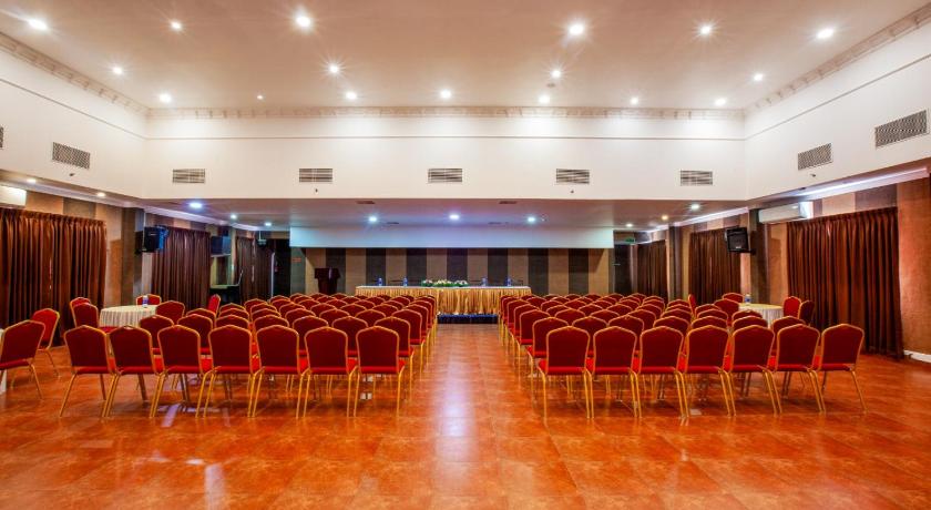 Holiday Hotel Cherai - image 16