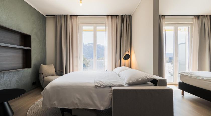 Image of Suite with Lake View 3