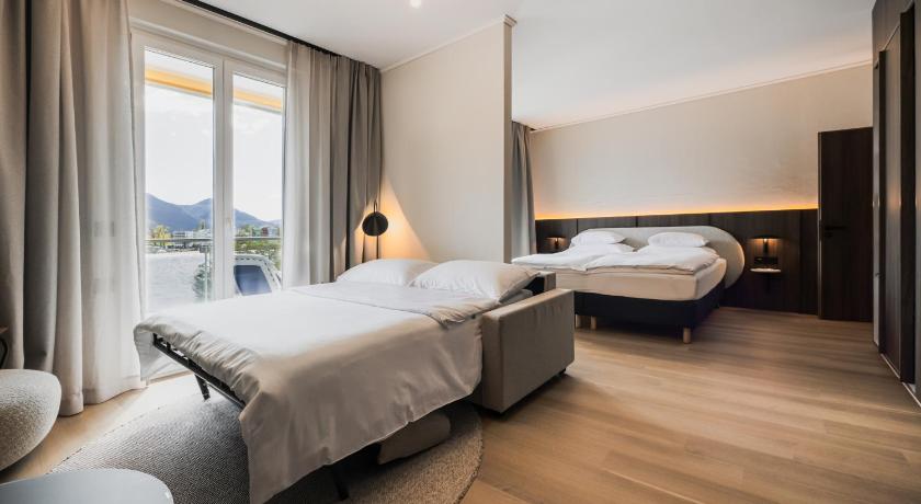 Image of Suite with Lake View 4