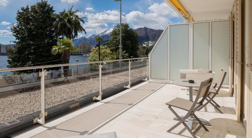 Image of Junior Suite with Lake View 5