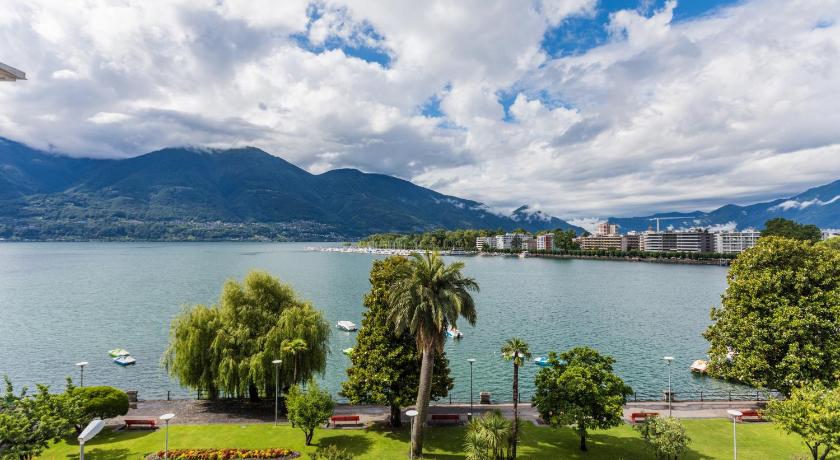 Image of Family Apartment with Lake View 11