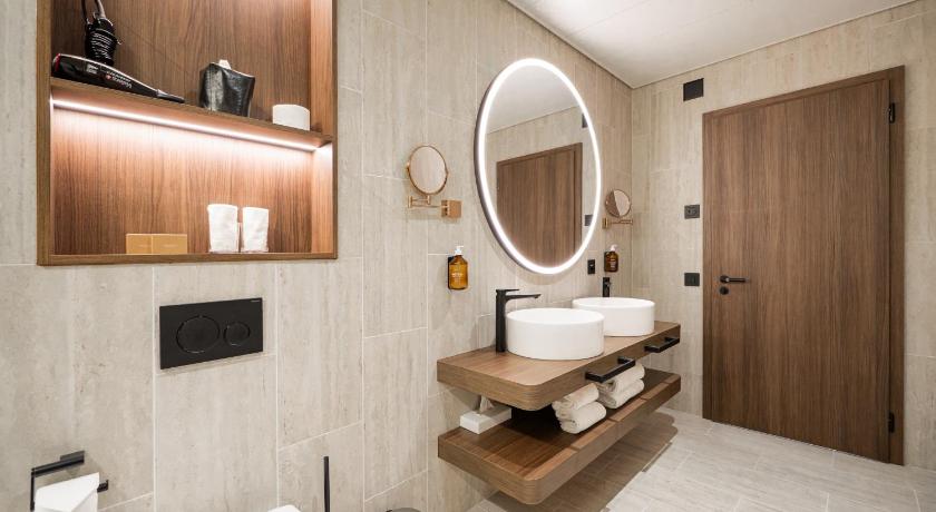 Image of Executive Room with Lake View 9