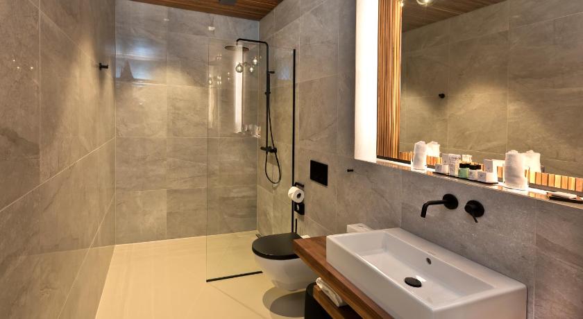 Image of Executive Room with Lake View 11