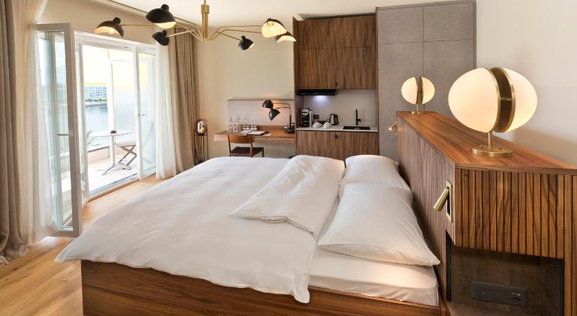 Image of Executive Room with Lake View 4