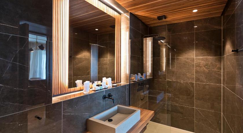 Image of Executive Room with Lake View 10