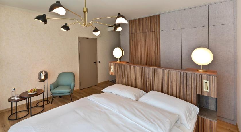 Image of Executive Room with Lake View 8
