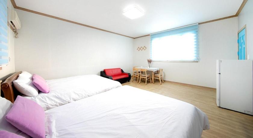 Image of Family Room 3