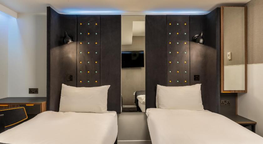 รูปของห้องเตียงแฝดไม่มีหน้าต่าง (Twin Room no window) 1